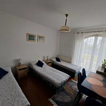 Cyprysowa 7 Rum i privatbostad